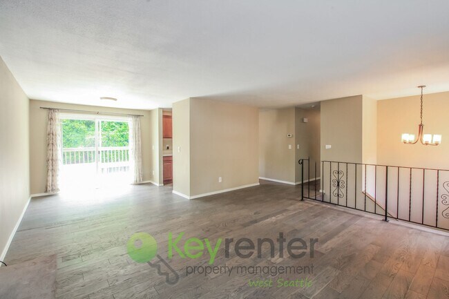 Photo - Spacious 4 Bedroom with Open Floor Plan and AC