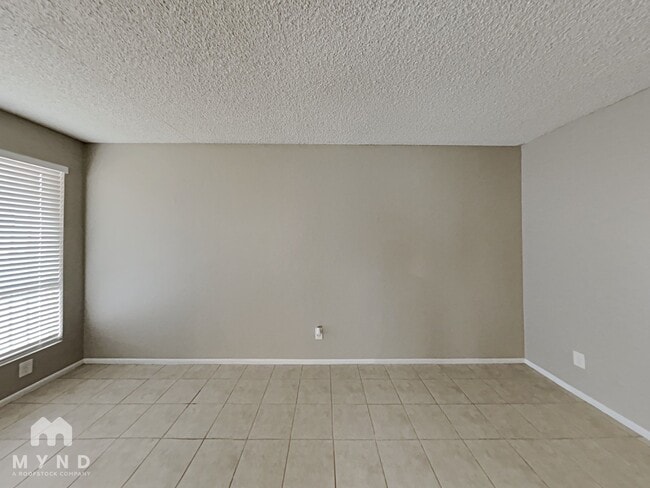 Photo - 4820 N 89th Ave