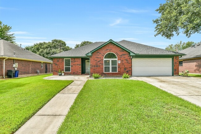 Building Photo - 515 Valley Dr