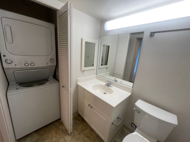 Photo - 1 Bed 1 Bath 1 Parking in 801 South! Water & Sewer included! Unidad 2203