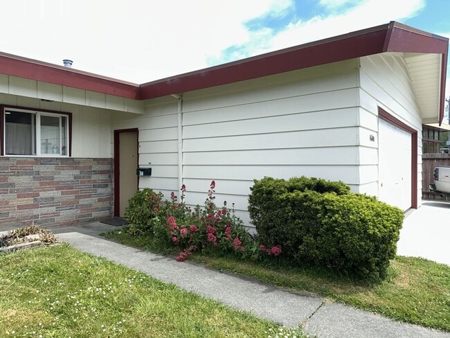 Photo - 1640 Stromberg Ave Unit 1640 Stromberg #B [PRM: Brittany]
