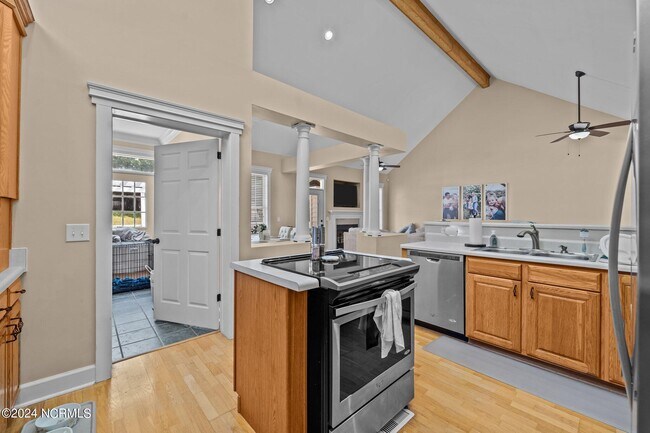 Photo - 133 Rothbury Dr