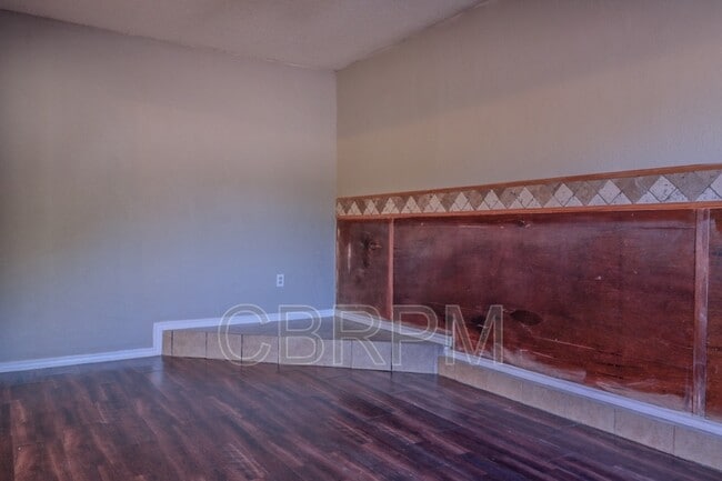 Photo - 2005 43rd St