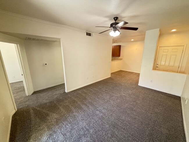 Photo - Gorgeous 1bed/1bath home nestled in a great area! Unit 1041