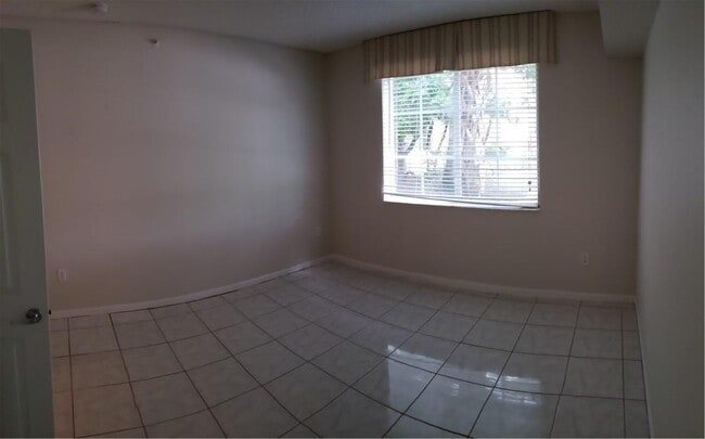 Photo - 8000 N Nob Hill Rd Unidad 106