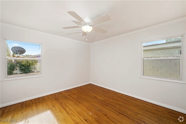 Building Photo - 1044 E Hassett Ave Rental