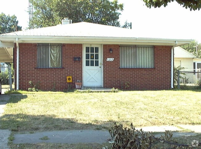 Building Photo - 3 Bedroom House