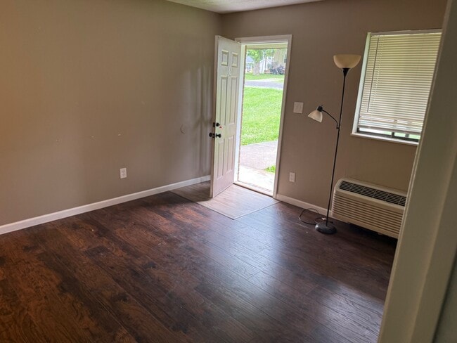 Photo - 116 W Zupan St