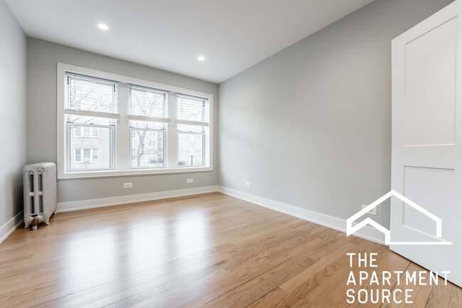 Photo - 1929 W Winona St Unit 1F