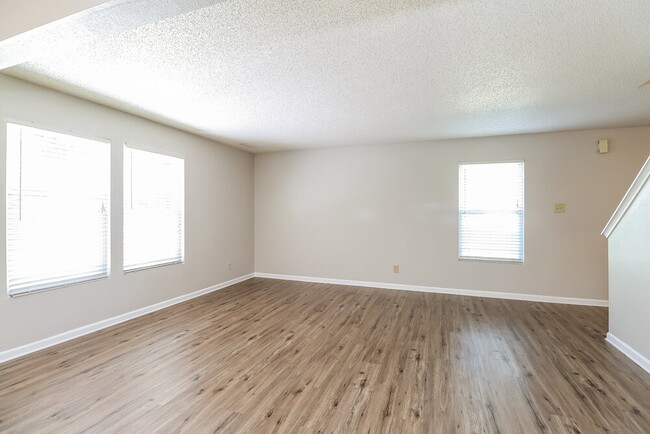 Photo - 1902 Mallard Woods Pl