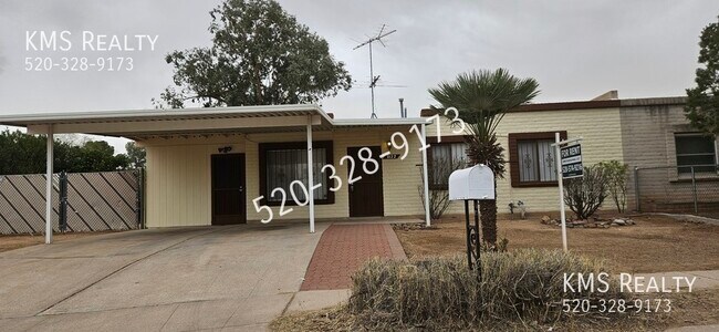 Photo - 3 Bedroom 2 Bath-7122 E Seattle Dr-OWNER/A...