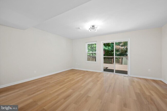 Photo - 6356 Ducketts Ln
