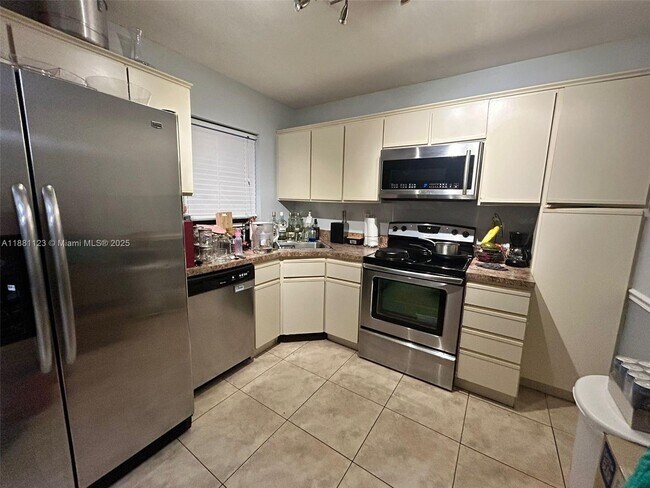 Building Photo - 2527 NW 49th Terrace Unit 723 Rental
