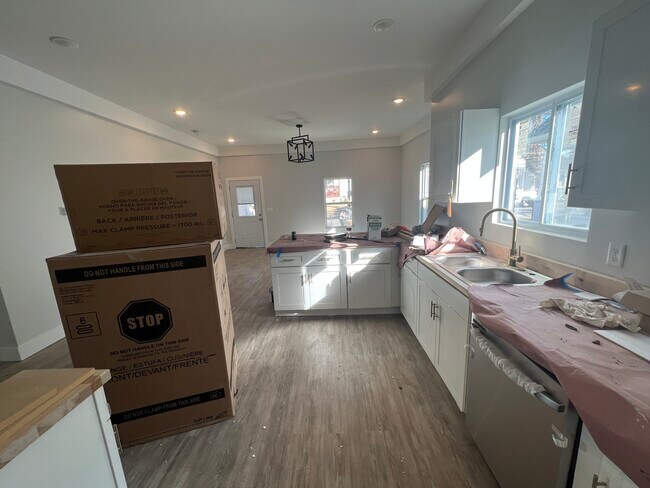 Photo - 12th St (2010 E )