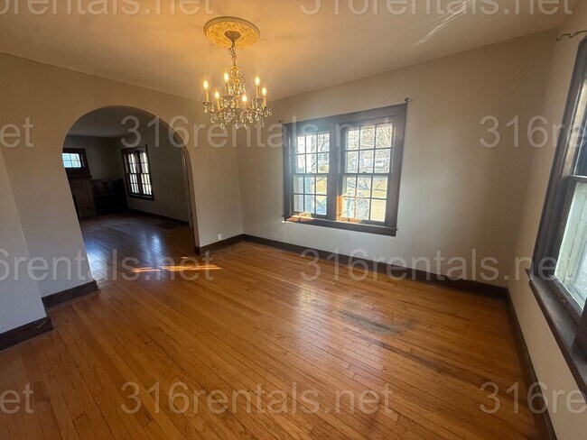 Photo - $1100 - 2 bedroom / 1 bathroom - Single Family Home