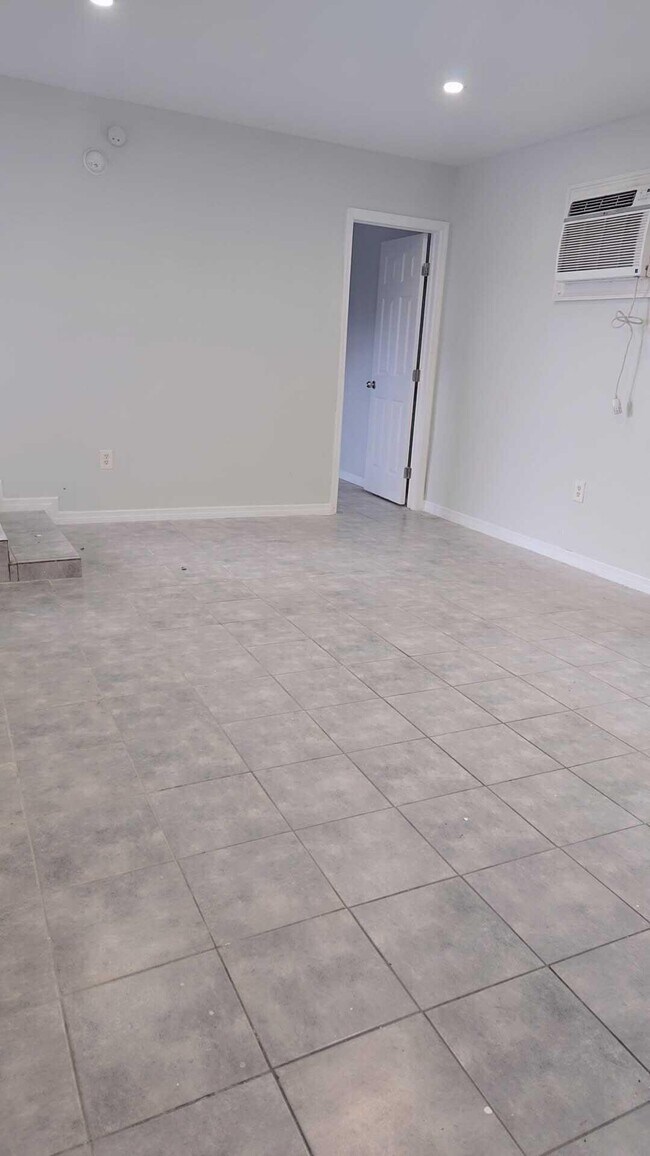 Photo - 621 NW 5th Ave Unit 4