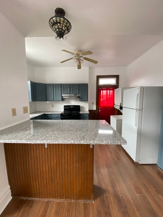 Building Photo - 1309 E Carson St Unit 3rd Floor Rental