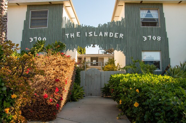 3703 Inglewood Blvd