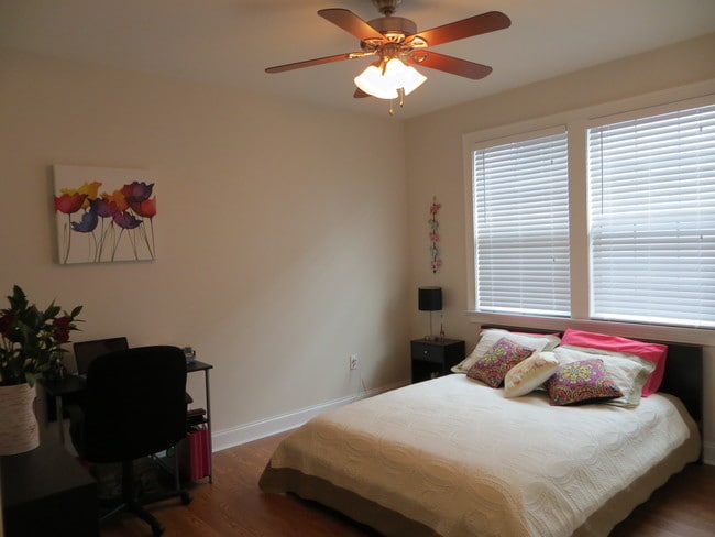 Photo - 5529 Willow St Unit #B