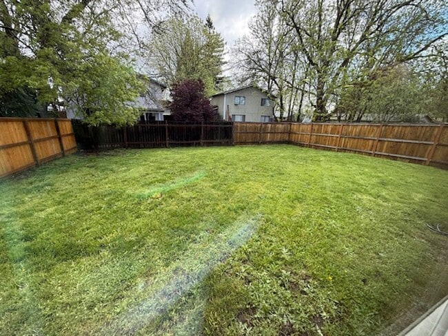 Building Photo - 3bed/1.5bath $500 signing bonus if lease signed by April 31st, 2026