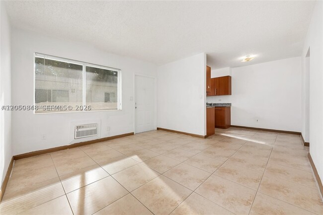 Building Photo - 932 Moffett St Unit 6
