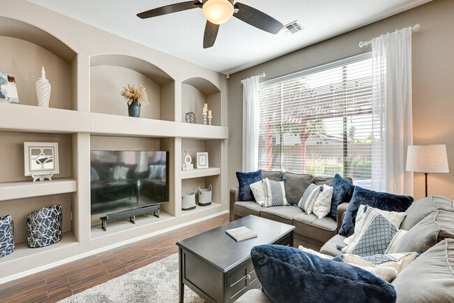 Building Photo - 14973 N 135th Dr Unit ID1386059P