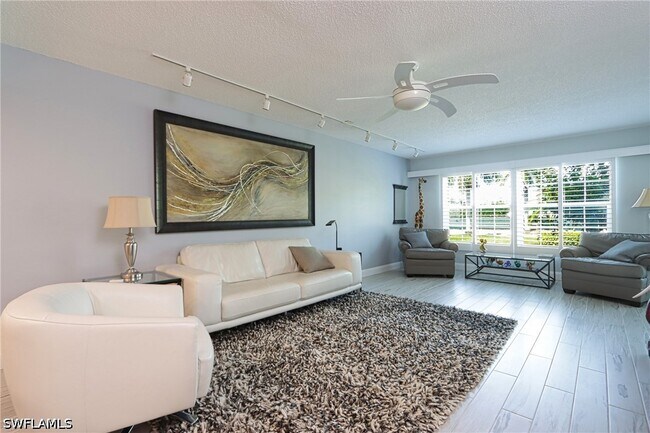 Building Photo - 4200 Belair Ln Unit 114