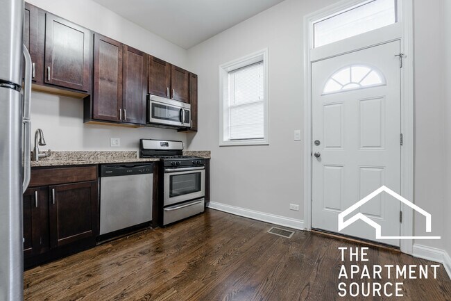 Photo - 1758 W Montrose Ave Unidad 1