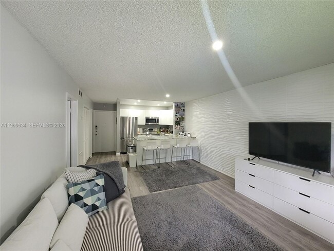 Building Photo - 1560 McKinley St Unit 104W