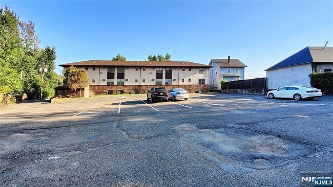 Photo - 8 Sewall Ave Unit B