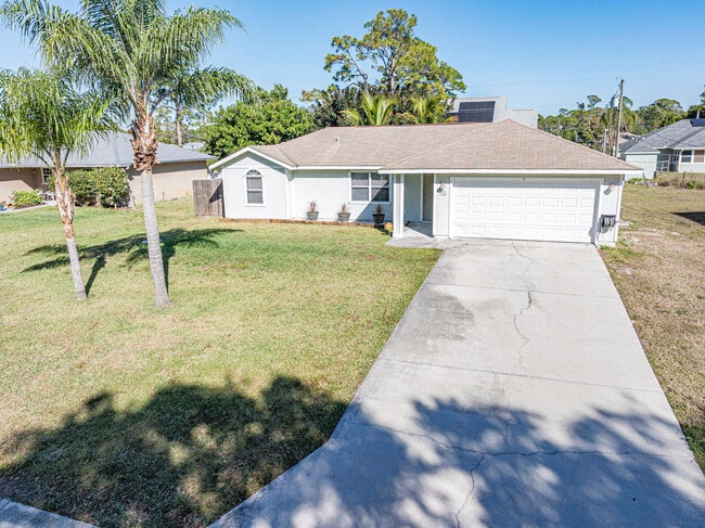 Photo - 756 18th Pl SW