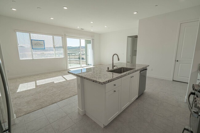 Photo - 3 Bedroom 2 Bath Condo for Rent in Valencia!