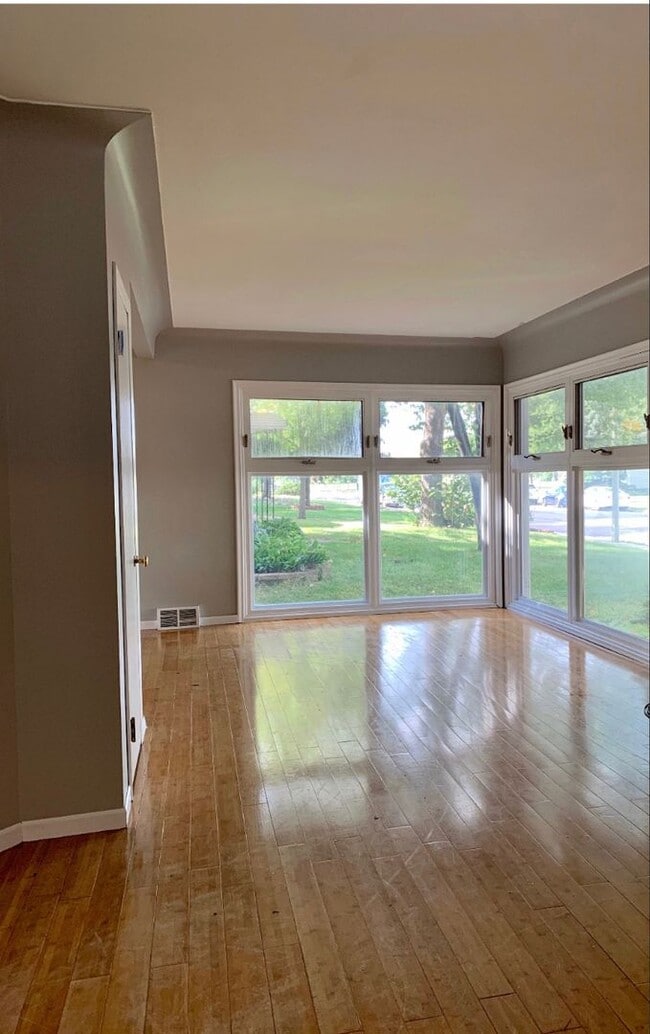4 bedroom Home in Minneapolis! - 4 bedroom Home in Minneapolis!
