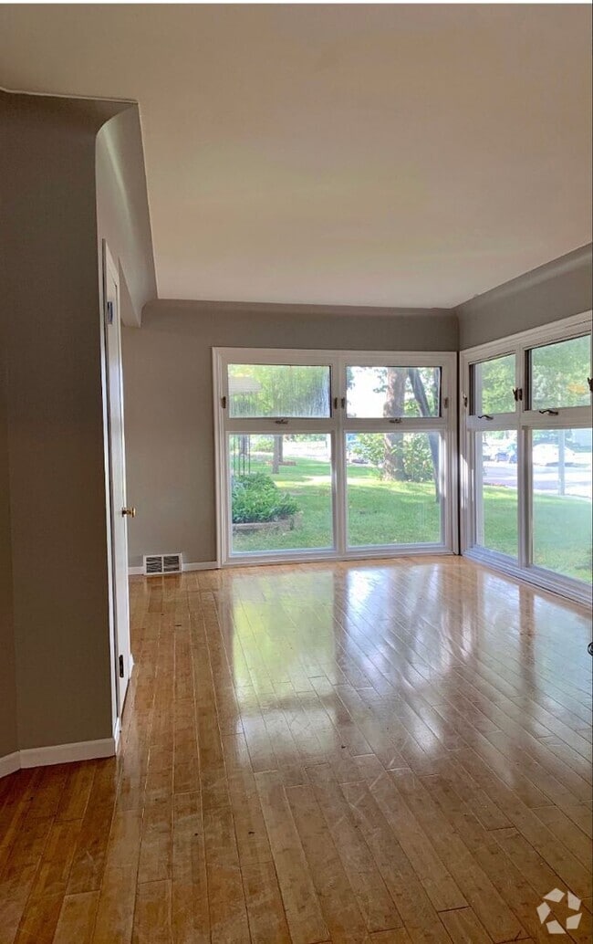 Building Photo - 4 bedroom Home in Minneapolis!