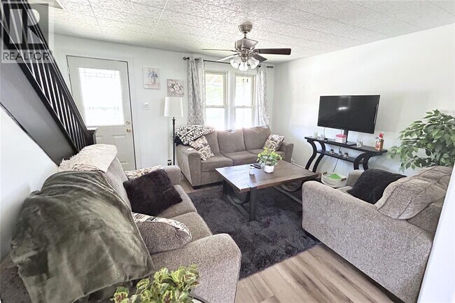 Photo - 2385 Boswell St