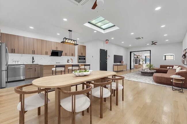 Building Photo - 137 Bowery Rental