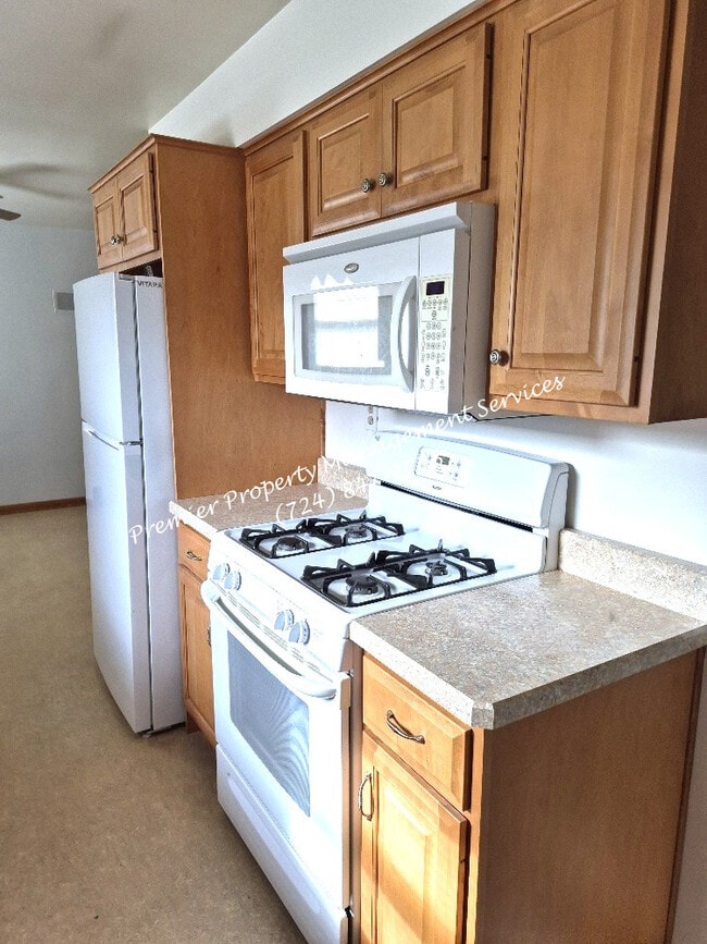 Photo - 990 Clearview Dr