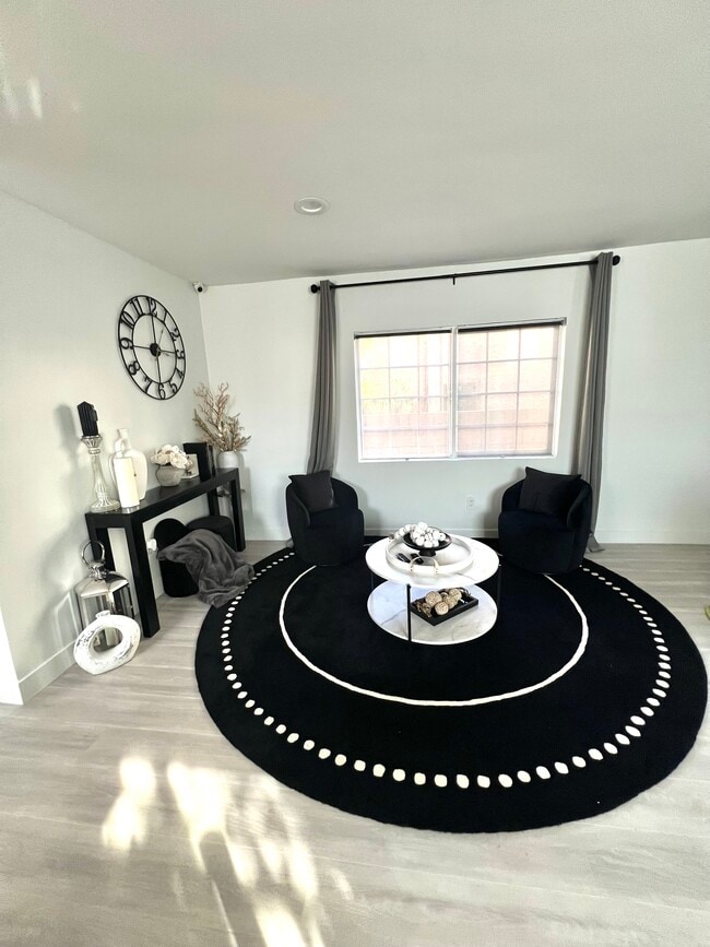 Living Room - 527 W Colden Ave