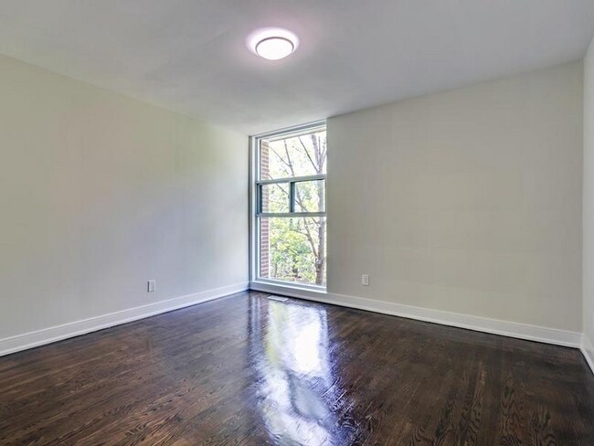 Photo - 95 Decarie Cir