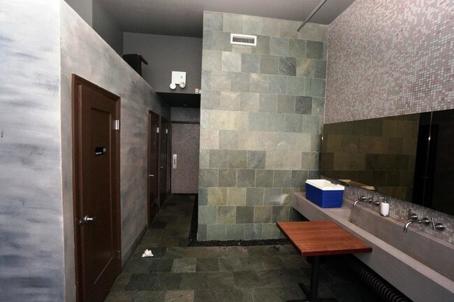 Building Photo - 113-115 E 18th St