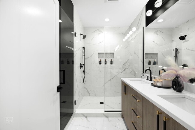 Photo - 6152 S Champlain Ave