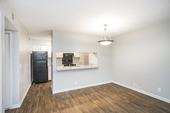 Photo - Pebble Creek Apartments