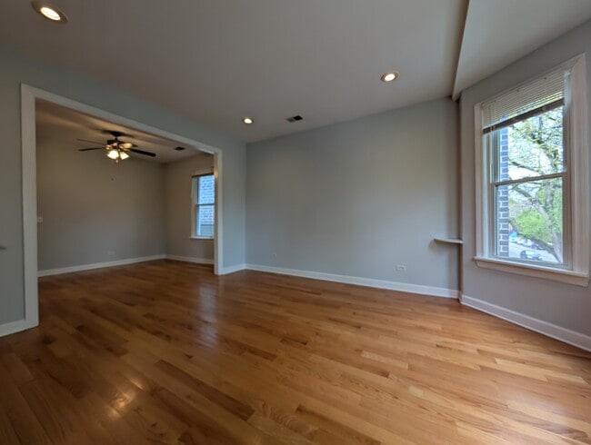 Photo - 1911 W Addison St Unit 3