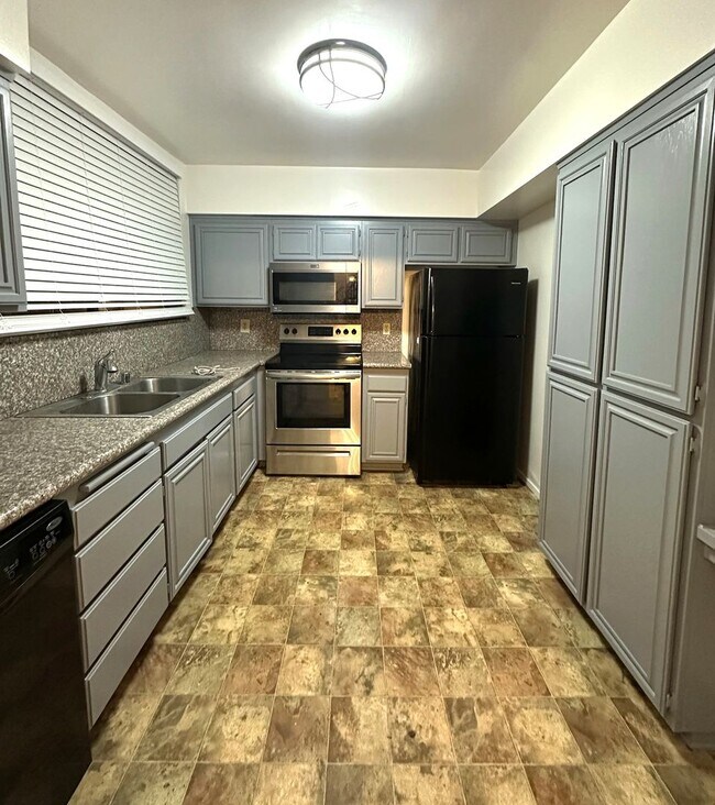 Photo - Luxurious 2 Bedroom, 2 Bath Condo in the Heart of Prime Hollywood