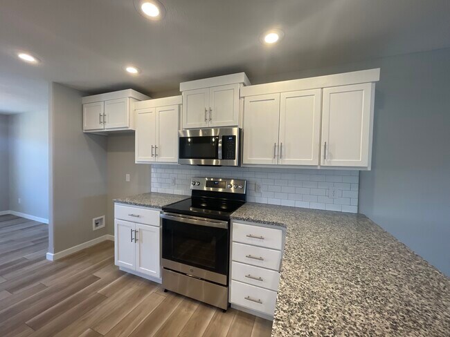 Photo - 692 N Jozlynn Ave