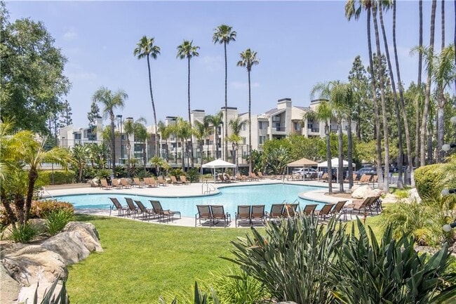 Building Photo - 21520 Burbank Blvd Unit #305 Rental