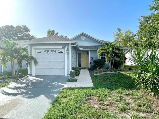 Building Photo - Two bedroom and two bathroom house with ac...