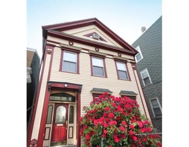 Building Photo - 249 Emerson St Unit 1