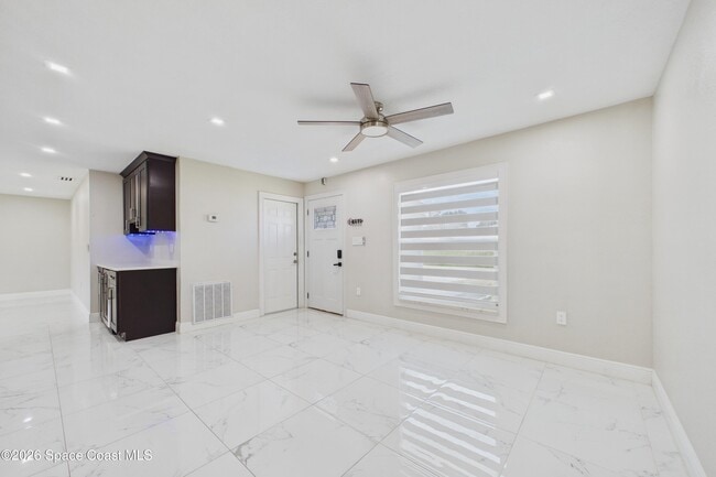 Photo - 282 Umber St NW