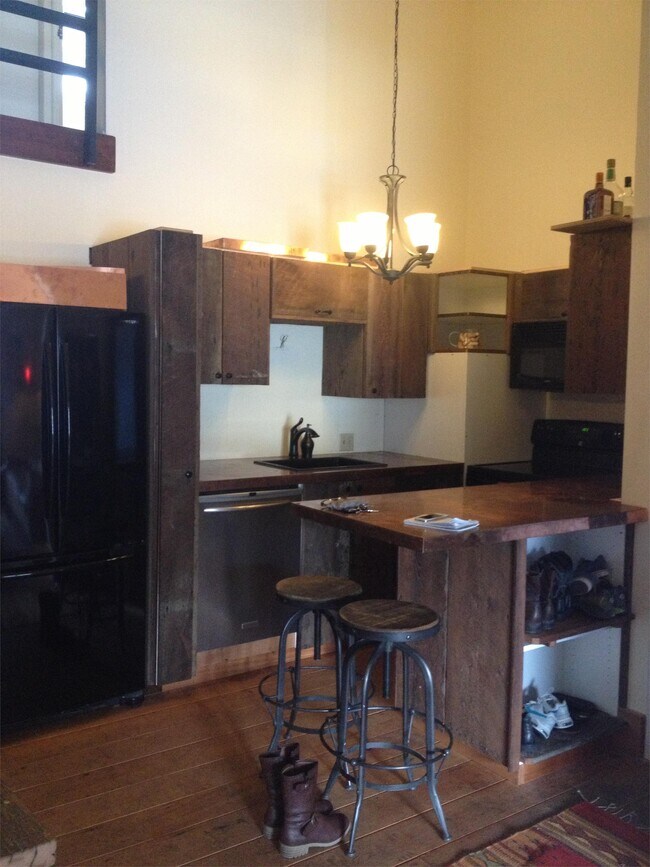 Photo - 355 W Deloney Ave